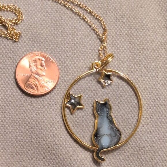 925 Sterling Silver Gold Plated Cat and Stars Round Pendant Necklace - Picture 7 of 8